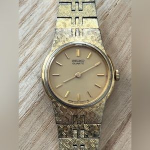 Seiko Gold Plated Vintage Ladies Watch Gold-Tone Dial Hands Markers